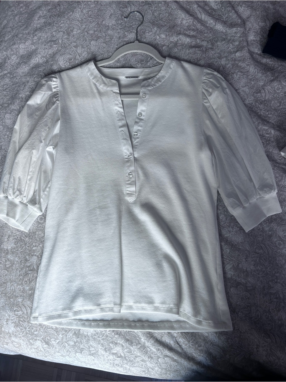 Elie Tahari white puff sleeve blouse